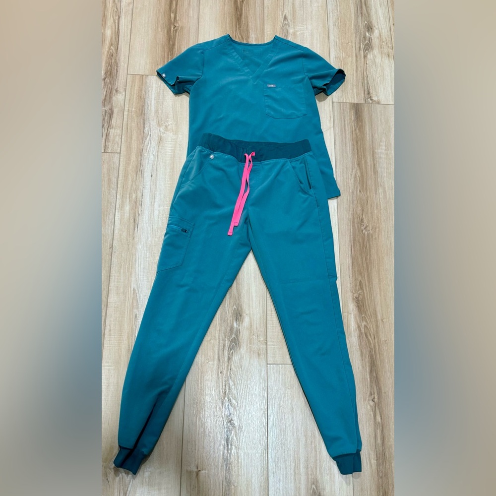 FIGS scrubs XS top, S/T jogger bottoms hydrogen